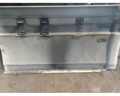 VOLVO VNL CAB SKIRTSIDE FAIRING