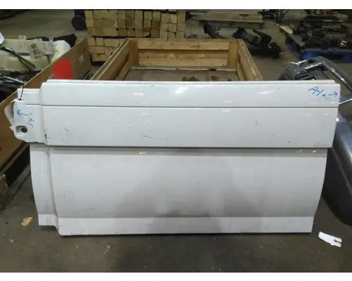 VOLVO VNL CAB SKIRTSIDE FAIRING