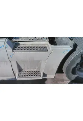 VOLVO VNL CAB SKIRT/SIDE FAIRING
