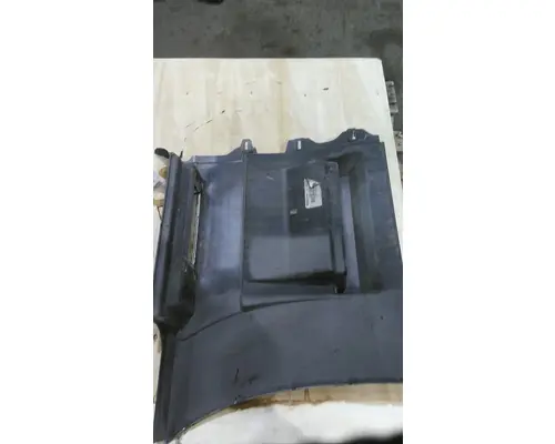 VOLVO VNL CAB SKIRTSIDE FAIRING