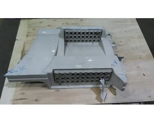 VOLVO VNL CAB SKIRTSIDE FAIRING