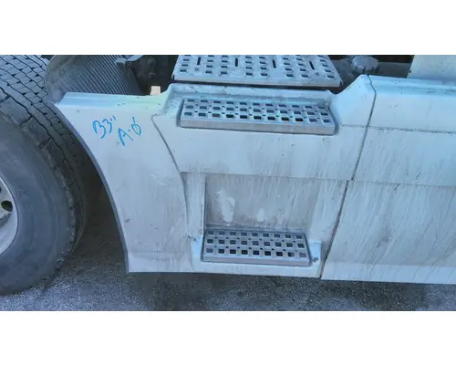 VOLVO VNL CAB SKIRTSIDE FAIRING