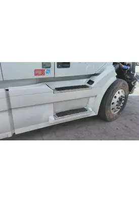 VOLVO VNL CAB SKIRT/SIDE FAIRING