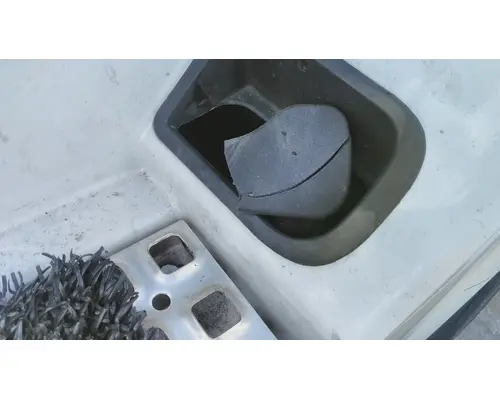 VOLVO VNL CAB SKIRTSIDE FAIRING