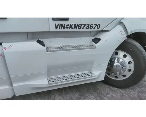 VOLVO VNL CAB SKIRTSIDE FAIRING