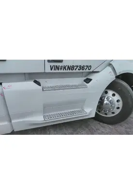 VOLVO VNL CAB SKIRT/SIDE FAIRING