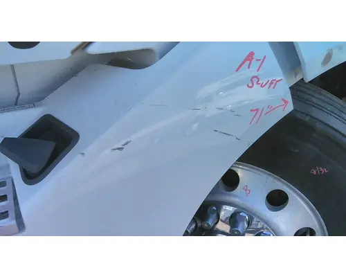 VOLVO VNL CAB SKIRTSIDE FAIRING