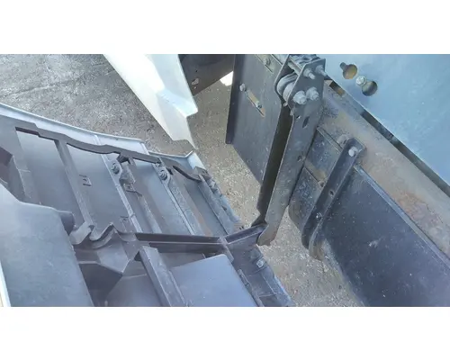 VOLVO VNL CAB SKIRTSIDE FAIRING