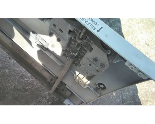 VOLVO VNL CAB SKIRTSIDE FAIRING