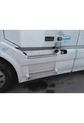 VOLVO VNL CAB SKIRT/SIDE FAIRING
