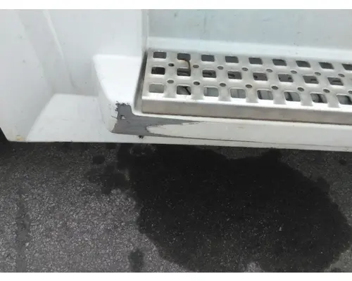 VOLVO VNL CAB SKIRTSIDE FAIRING