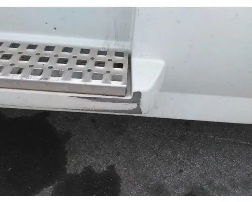 VOLVO VNL CAB SKIRTSIDE FAIRING