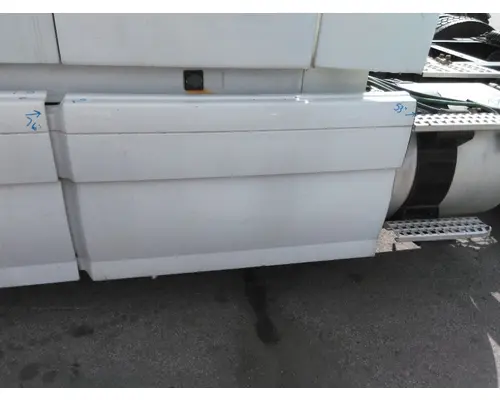 VOLVO VNL CAB SKIRTSIDE FAIRING