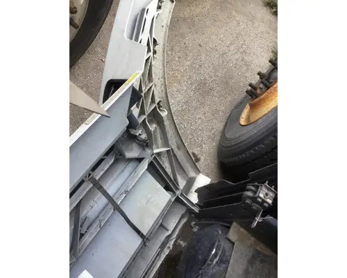 VOLVO VNL CAB SKIRTSIDE FAIRING