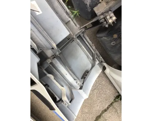 VOLVO VNL CAB SKIRTSIDE FAIRING