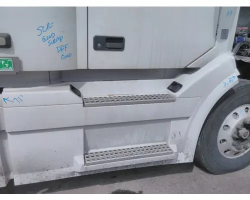 VOLVO VNL CAB SKIRTSIDE FAIRING
