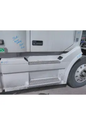 VOLVO VNL CAB SKIRT/SIDE FAIRING