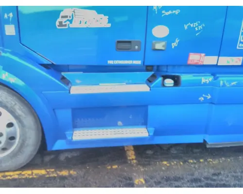 VOLVO VNL CAB SKIRTSIDE FAIRING