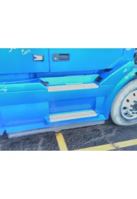 VOLVO VNL CAB SKIRT/SIDE FAIRING