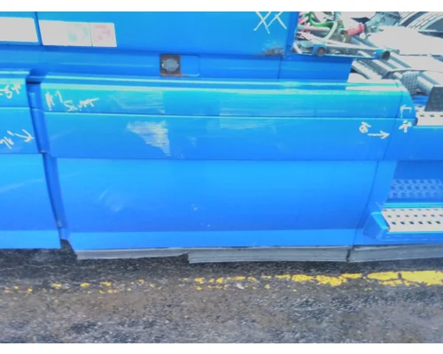 VOLVO VNL CAB SKIRTSIDE FAIRING