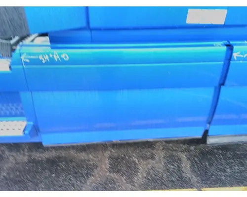 VOLVO VNL CAB SKIRTSIDE FAIRING