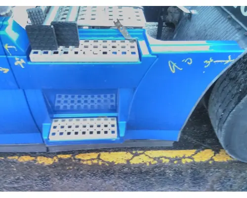 VOLVO VNL CAB SKIRTSIDE FAIRING