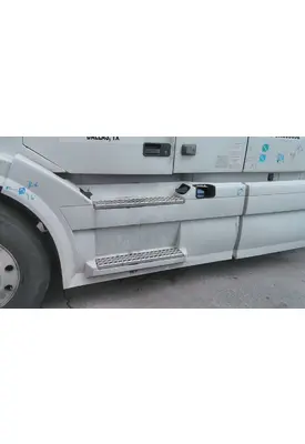 VOLVO VNL CAB SKIRT/SIDE FAIRING