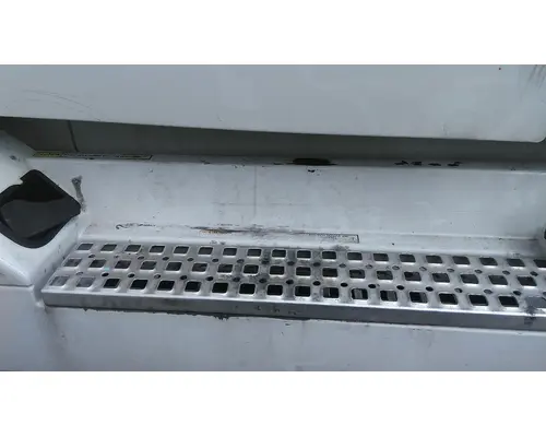 VOLVO VNL CAB SKIRTSIDE FAIRING