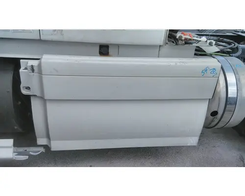 VOLVO VNL CAB SKIRTSIDE FAIRING
