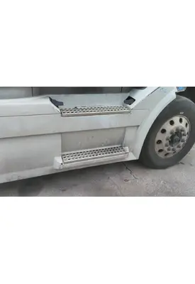 VOLVO VNL CAB SKIRT/SIDE FAIRING
