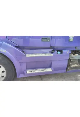 VOLVO VNL CAB SKIRT/SIDE FAIRING