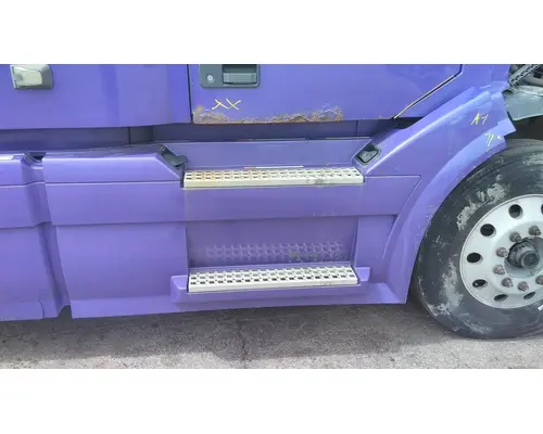 VOLVO VNL CAB SKIRTSIDE FAIRING