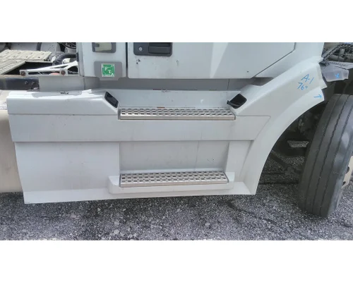 VOLVO VNL CAB SKIRT/SIDE FAIRING