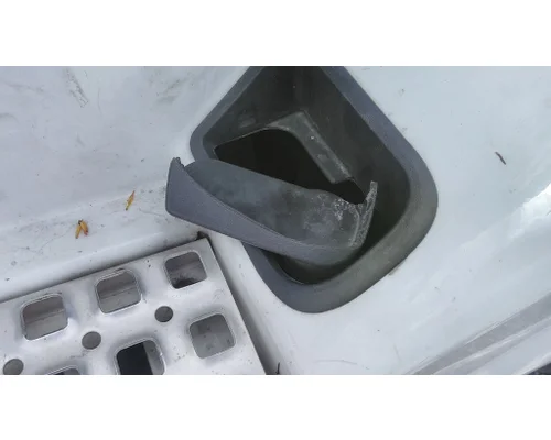 VOLVO VNL CAB SKIRTSIDE FAIRING