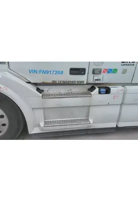 VOLVO VNL CAB SKIRT/SIDE FAIRING