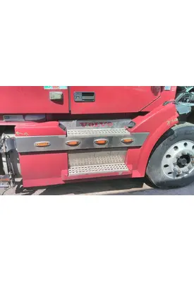 VOLVO VNL CAB SKIRT/SIDE FAIRING