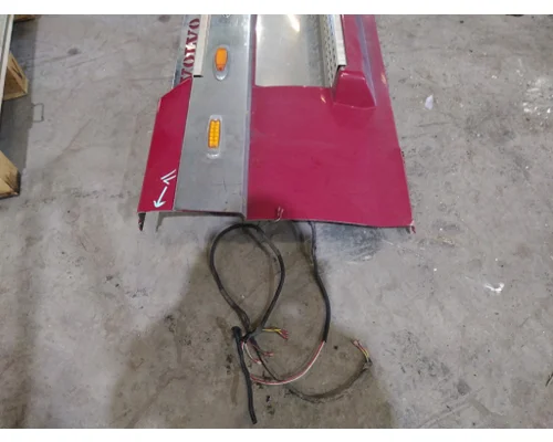 VOLVO VNL CAB SKIRTSIDE FAIRING