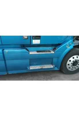 VOLVO VNL CAB SKIRT/SIDE FAIRING