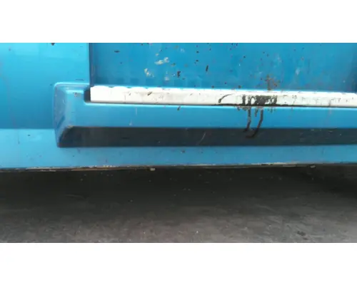 VOLVO VNL CAB SKIRTSIDE FAIRING