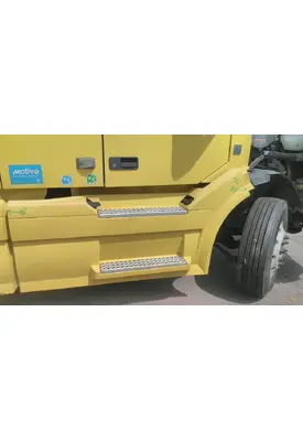 VOLVO VNL CAB SKIRT/SIDE FAIRING
