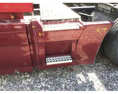 VOLVO VNL CAB SKIRTSIDE FAIRING