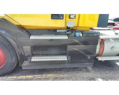 VOLVO VNL CAB SKIRTSIDE FAIRING