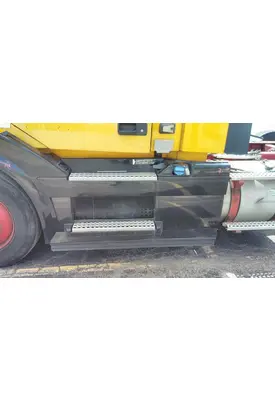 VOLVO VNL CAB SKIRT/SIDE FAIRING