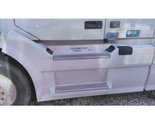 VOLVO VNL CAB SKIRTSIDE FAIRING