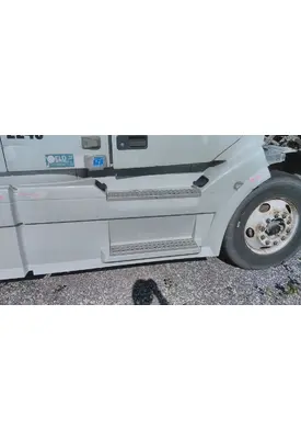 VOLVO VNL CAB SKIRT/SIDE FAIRING