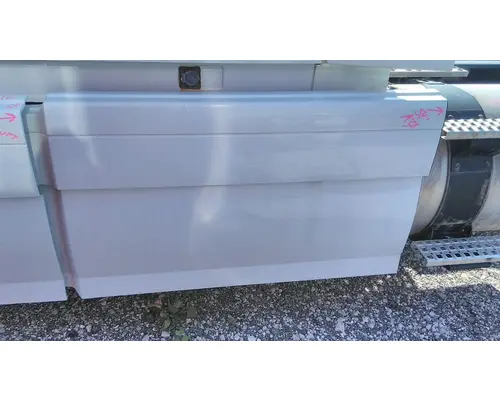 VOLVO VNL CAB SKIRTSIDE FAIRING