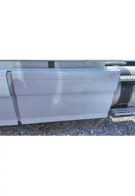 VOLVO VNL CAB SKIRT/SIDE FAIRING