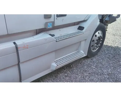 VOLVO VNL CAB SKIRTSIDE FAIRING