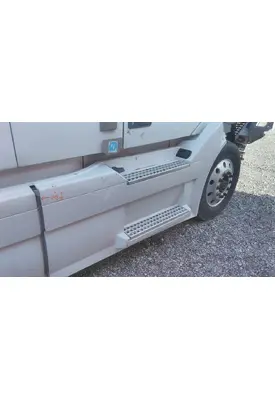 VOLVO VNL CAB SKIRT/SIDE FAIRING