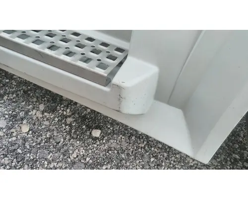 VOLVO VNL CAB SKIRTSIDE FAIRING